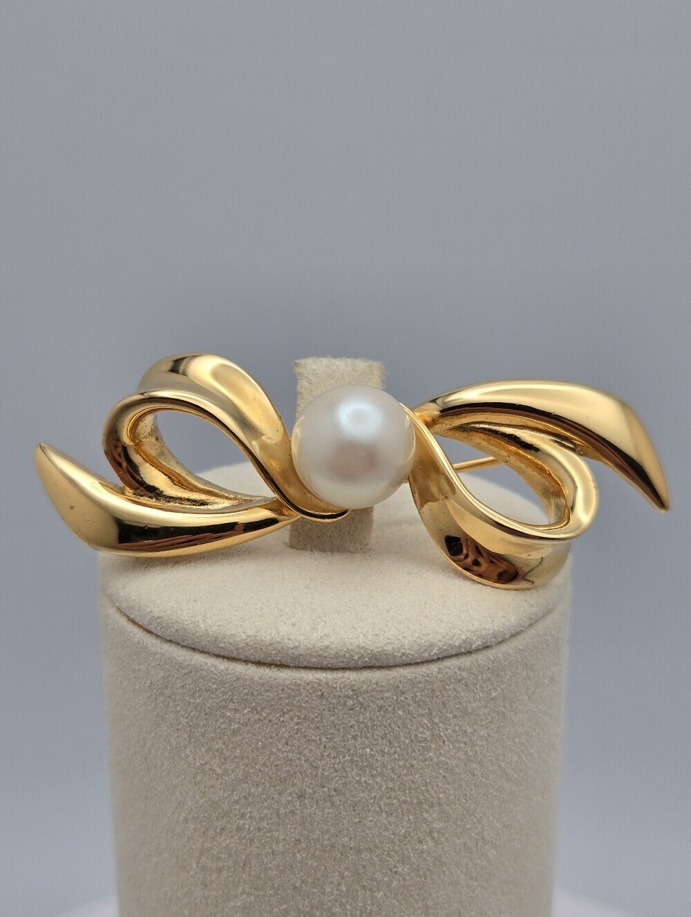Vintage Gold Tone Ribbon Bow Brooch Pearl Swirl Mid Century Pin 2"